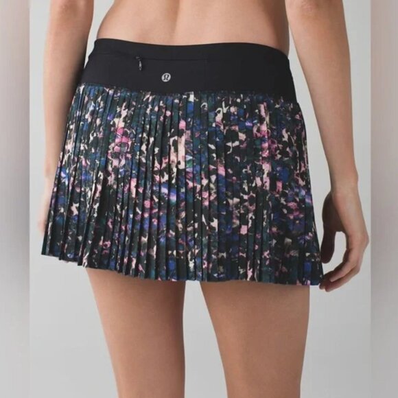 Lululemon Womens Pleat To Street Tennis Mini Skirt II In Floral Backdrop Size 10 - Picture 3 of 14